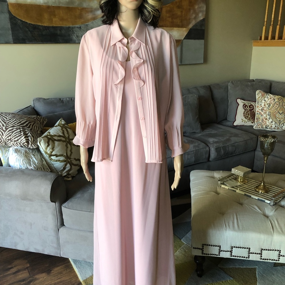 Sheath maxi dress with matching shirt jacket.